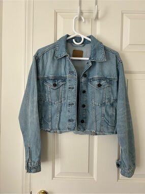 American Eagle Outfitters Light Wash Cropped Denim Jacket